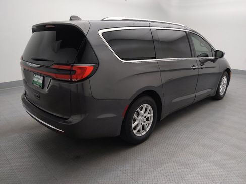 Used 2021 Chrysler Pacifica Touring-L FWD image 10