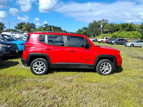 Used 2022 Jeep Renegade Latitude w/ Sun/Sound Group image 7