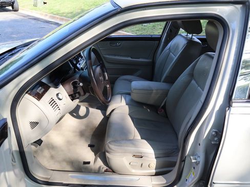 Used 2011 Cadillac DTS Luxury FWD image 9