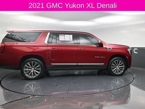Used 2021 GMC Yukon XL Denali w/ Denali Premium Package image 4