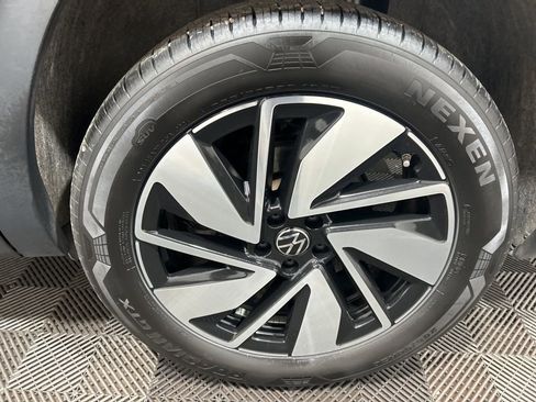 Used 2025 Volkswagen Atlas SE image 32