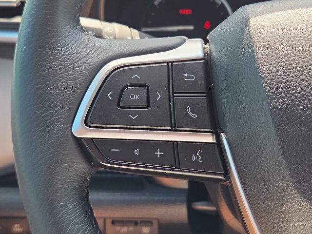 Used 2025 Toyota Sienna XLE w/ XLE Plus Package FWD image 25