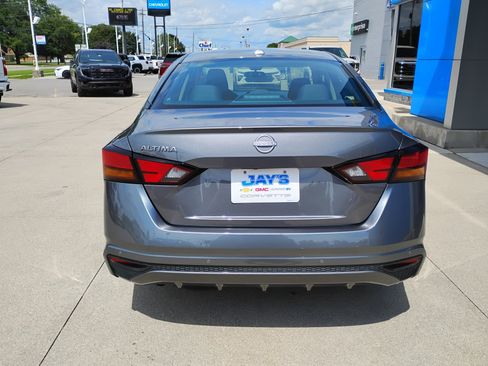 Used 2025 Nissan Altima 2.5 SV FWD image 8