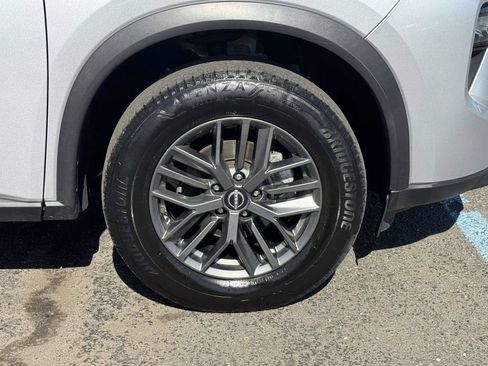 Used 2024 Nissan Rogue S FWD image 7