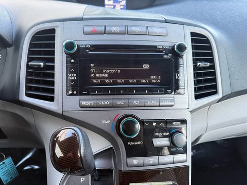 Used 2010 Toyota Venza 4dr Wgn I4 AWD (Natl) image 26