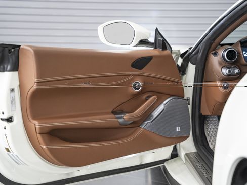 Used 2021 Ferrari Portofino RWD image 23