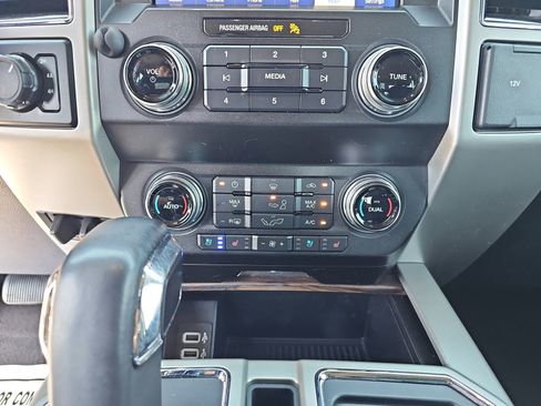 Used 2020 Ford F150 Lariat w/ Equipment Group 502A Luxury AWD/4WD image 27