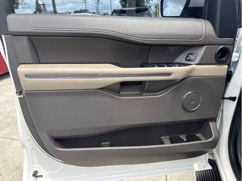 Used 2020 Ford Expedition XLT w/ Equipment Group 202A AWD/4WD image 14