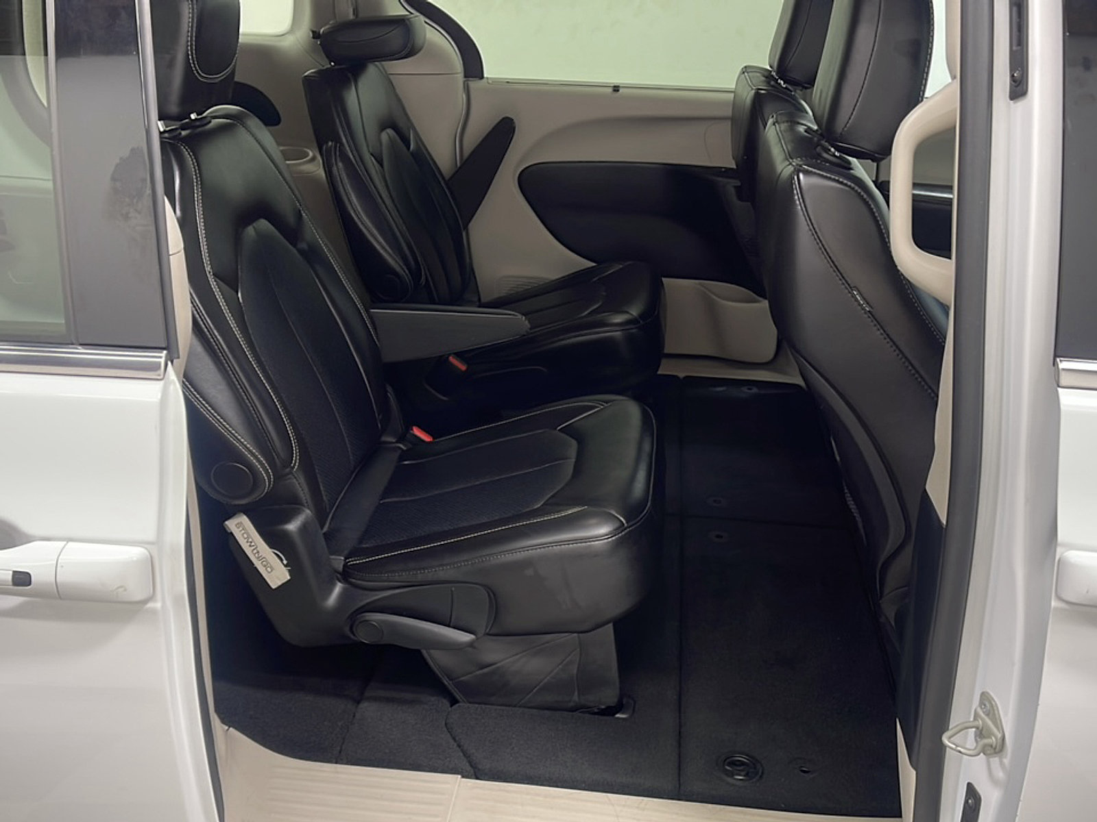 Used 2024 Chrysler Pacifica Touring-L FWD image 20
