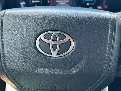 Used 2025 Toyota Tacoma Limited AWD/4WD image 41
