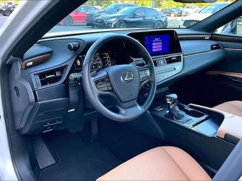 Used 2025 Lexus ES 350 w/ Premium Package FWD image 17