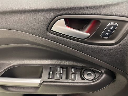 Used 2017 Ford C-MAX Energi Titanium image 25