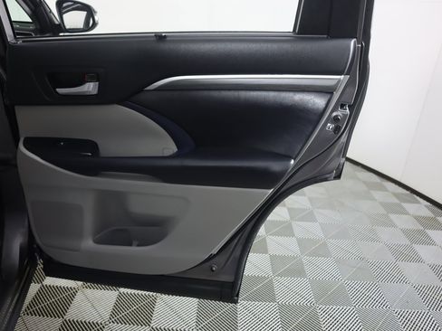 Used 2018 Toyota Highlander Limited image 28