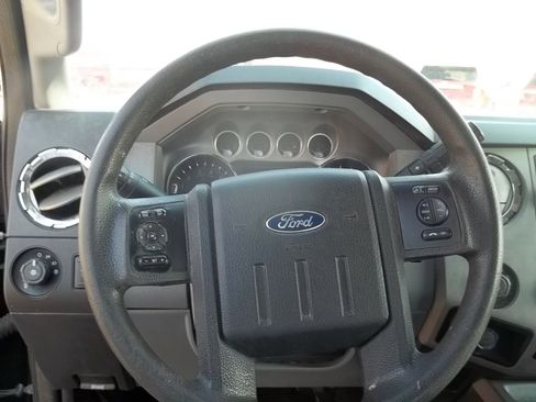 Used 2016 Ford F250 XLT w/ XLT Premium Package image 8