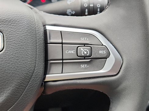 Certified 2025 Jeep Compass Latitude AWD/4WD image 21
