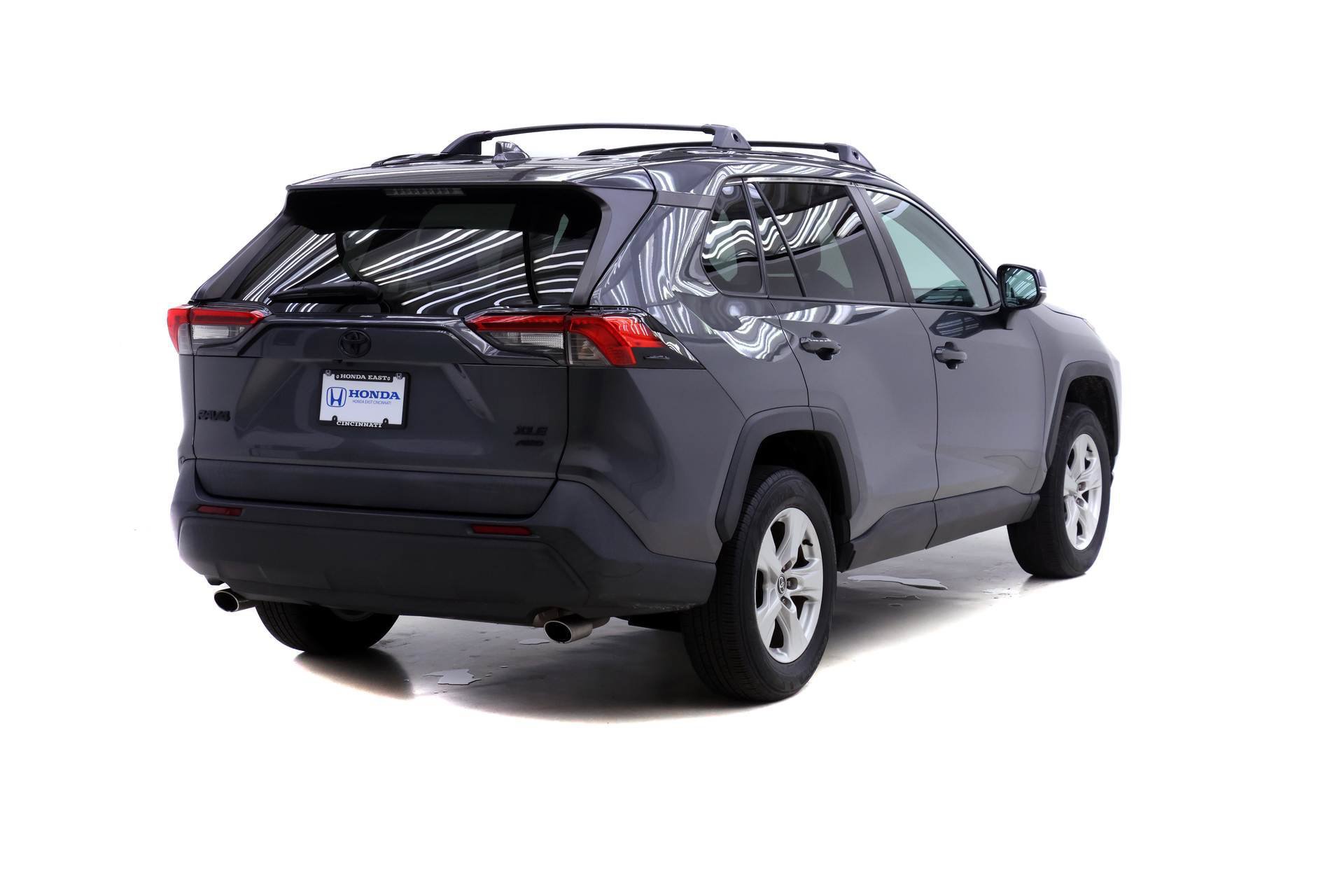 Used 2021 Toyota RAV4 XLE w/ Convenience Package AWD/4WD image 2
