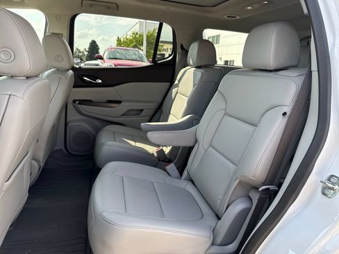 Certified 2023 GMC Acadia SLT w/ Technology Package AWD/4WD image 34