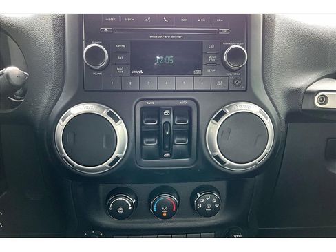 Used 2014 Jeep Wrangler Unlimited Rubicon AWD/4WD image 28