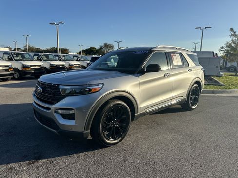 Used 2022 Ford Explorer Limited image 5