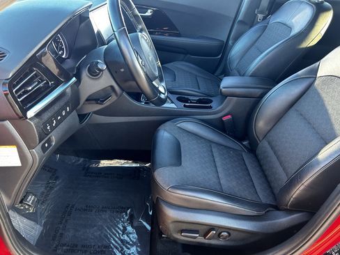 Certified 2022 Kia Niro LXS image 18