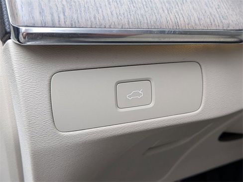 Certified 2025 Volvo XC90 B6 Plus w/ Protection Package Premier image 22