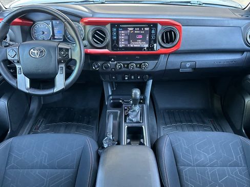 Used 2019 Toyota Tacoma TRD Off-Road AWD/4WD image 3