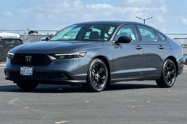Certified 2025 Honda Accord SE image 6