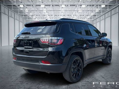 Used 2023 Jeep Compass Latitude AWD/4WD image 5