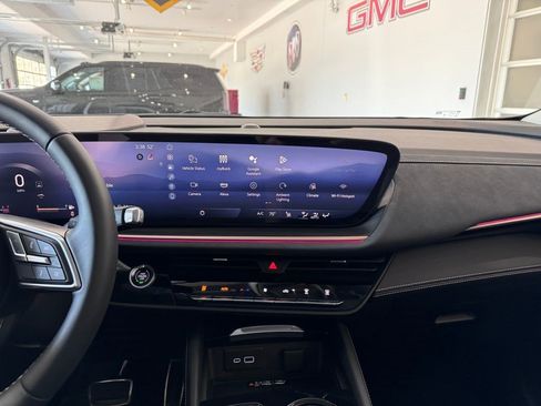 Certified 2025 Buick Envision Sport Touring AWD/4WD image 17