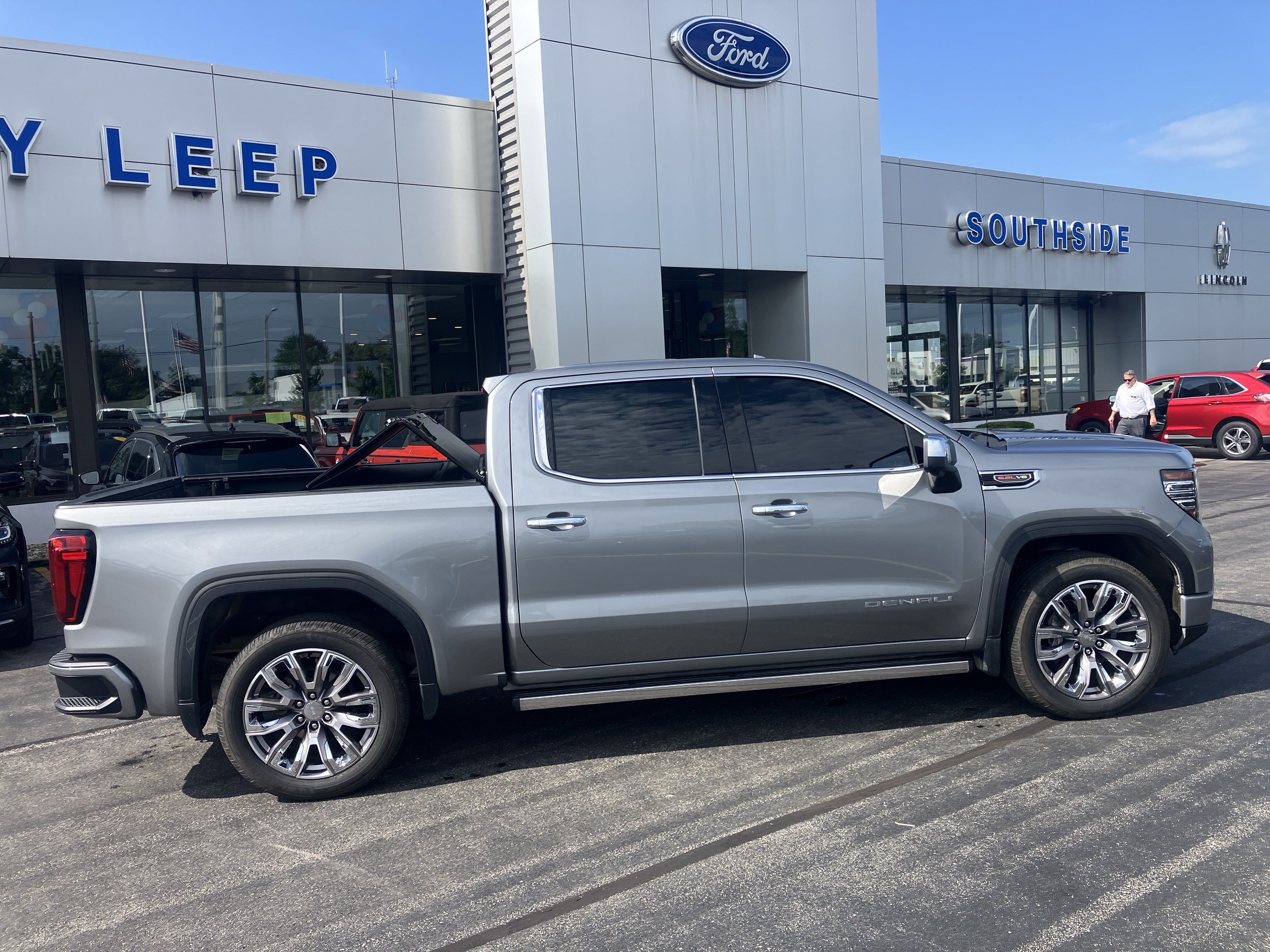 Used 2023 GMC Sierra 1500 Denali w/ Denali Reserve Package AWD/4WD image 8