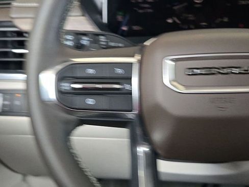 Used 2024 GMC Acadia Denali image 13