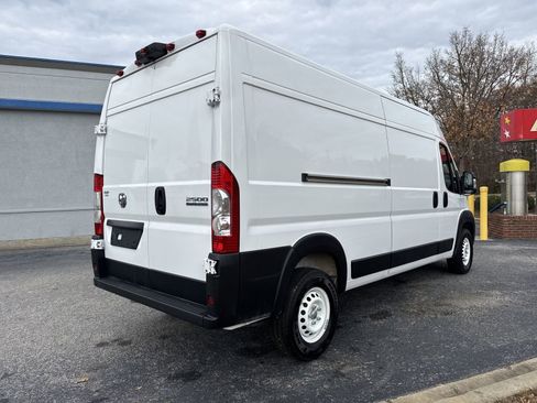 Used 2025 RAM ProMaster 2500 w/ Storage Group image 10