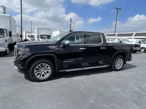 New 2026 GMC Sierra 1500 Denali w/ Technology Package image 8