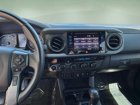 Used 2019 Toyota Tacoma TRD Sport image 12