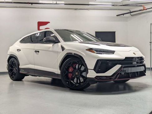 Used 2023 Lamborghini Urus Performante AWD/4WD image 2