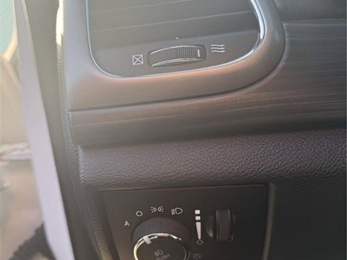 Used 2020 Jeep Grand Cherokee Altitude image 14