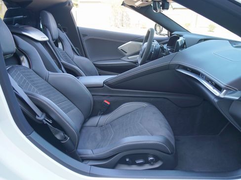 Used 2021 Chevrolet Corvette Stingray Preferred Cpe w/ Z51 Performance Package RWD image 32
