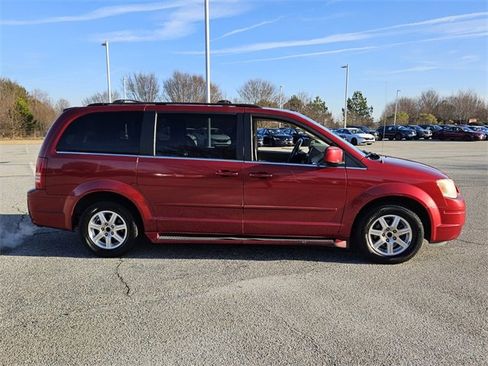 Used 2008 Chrysler Town & Country Touring image 14