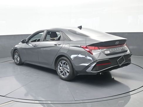 Used 2024 Hyundai Elantra SEL FWD image 4