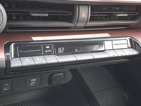 Used 2024 Toyota Prius Prime SE image 15