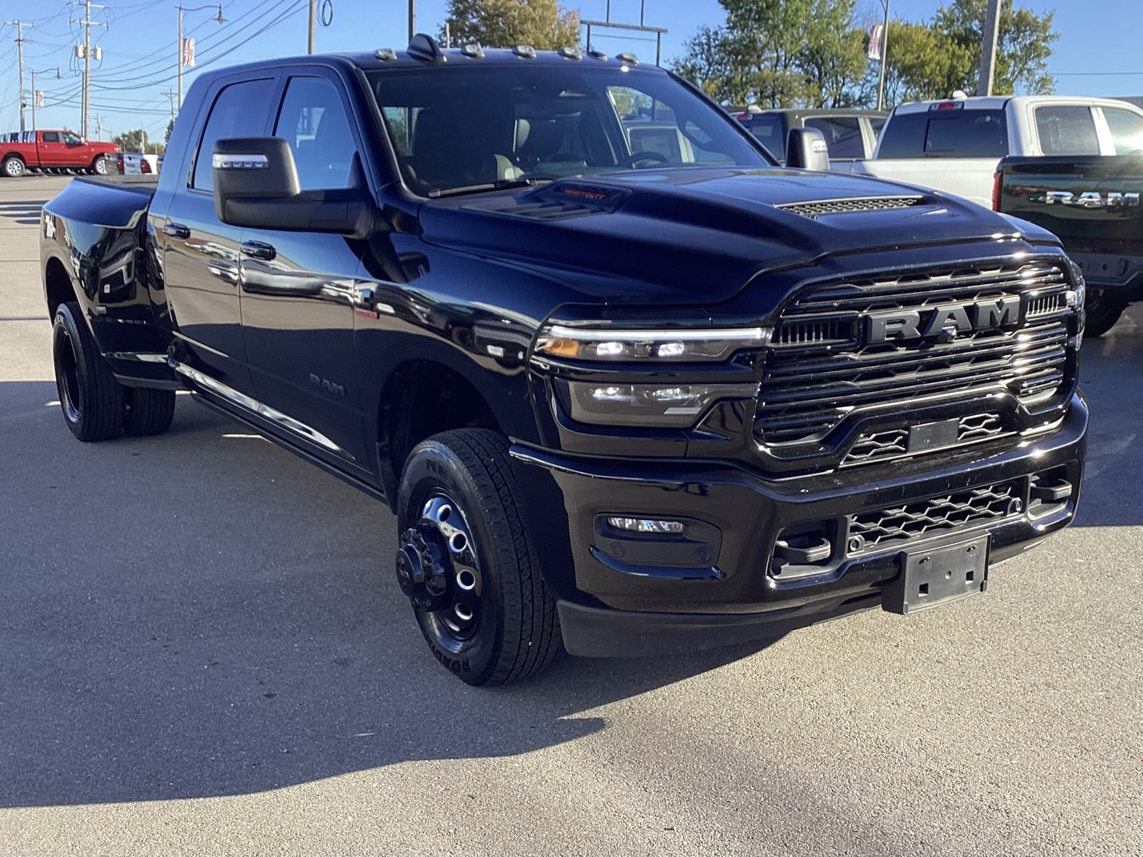 Used 2025 RAM 3500 Laramie AWD/4WD image 2