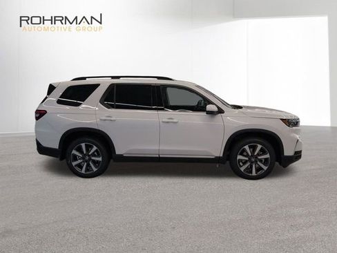 New 2025 Honda Pilot Touring image 39