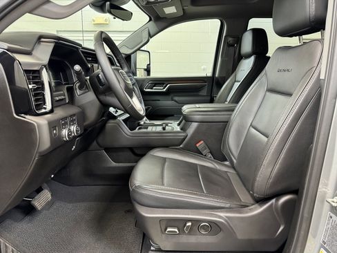 Used 2025 GMC Sierra 3500 Denali w/ Denali Reserve Package image 13