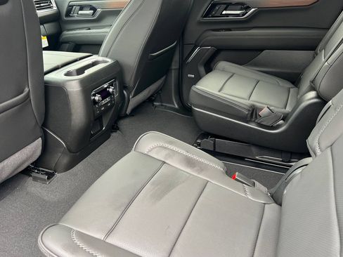 New 2026 GMC Yukon XL Denali w/ Denali Reserve Package AWD/4WD image 9