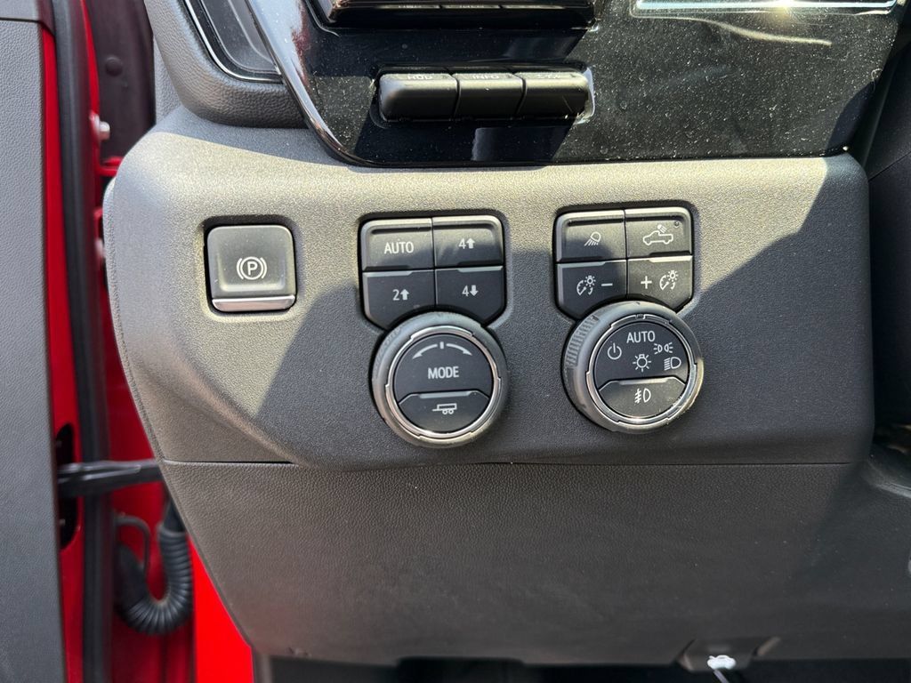 Used 2025 Chevrolet Silverado 2500 ZR2 w/ Technology Package AWD/4WD image 19