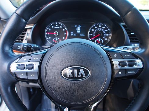 Used 2019 Kia Cadenza Technology image 21