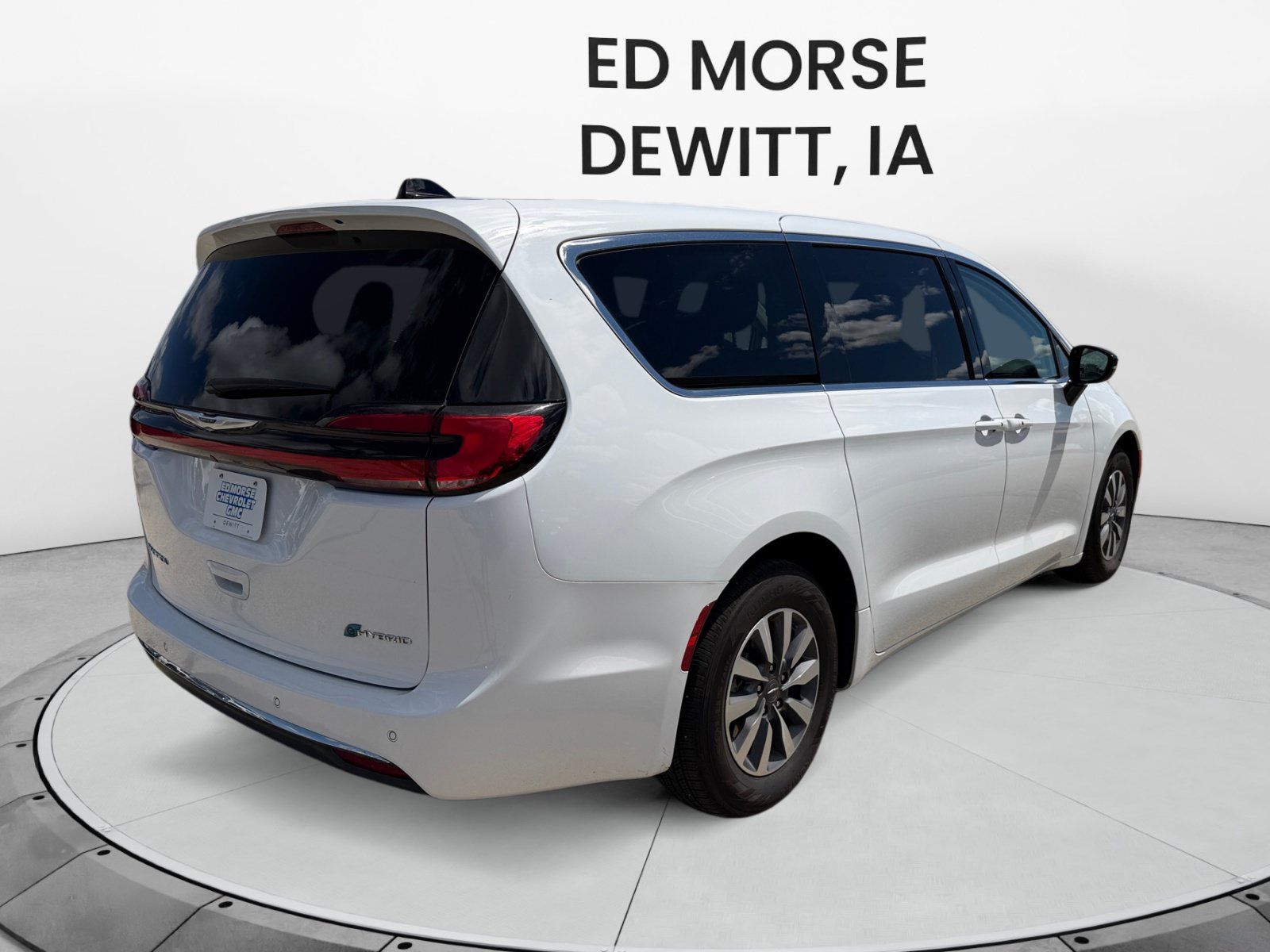 Used 2024 Chrysler Pacifica Limited FWD image 5