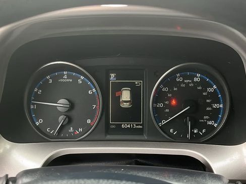 Used 2018 Toyota RAV4 LE image 14