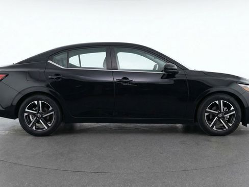 Used 2025 Nissan Sentra SV FWD image 11