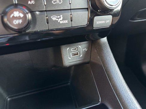 Certified 2025 Jeep Compass Latitude image 18